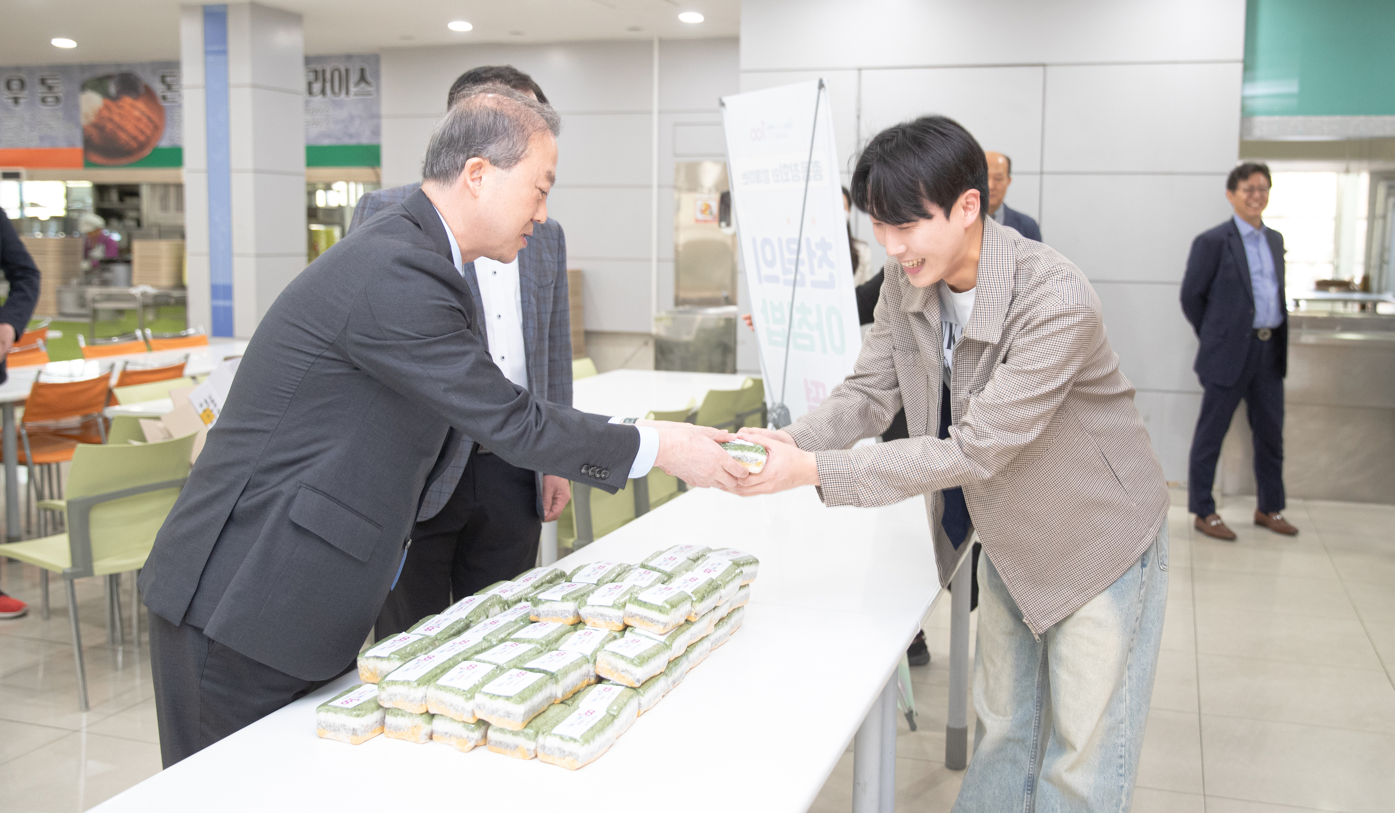 2023년 천원의 아침밥 떡 나눔 행사 7번째 첨부파일 이미지